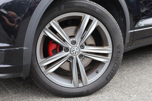 Volkswagen T-Roc 1.5 TSI Sport Business R CARPLAY HALFLEER DIGITAAL-DASH ELEC.ACHTERKLEP/SPIEGELS ADAPTIVE-CRUISE DAB CLIMA 2XPDC 18''LMV