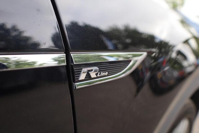 Volkswagen T-Roc 1.5 TSI Sport Business R CARPLAY HALFLEER DIGITAAL-DASH ELEC.ACHTERKLEP/SPIEGELS ADAPTIVE-CRUISE DAB CLIMA 2XPDC 18''LMV