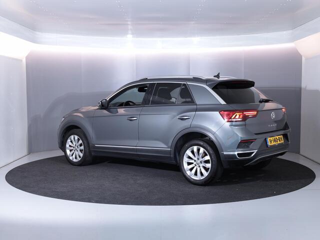 Volkswagen T-Roc 1.5 TSI Sport 150 pk | Navigatie | Parkeersensoren | Adaptieve cruise control | Autom. airco | Executive pakket |