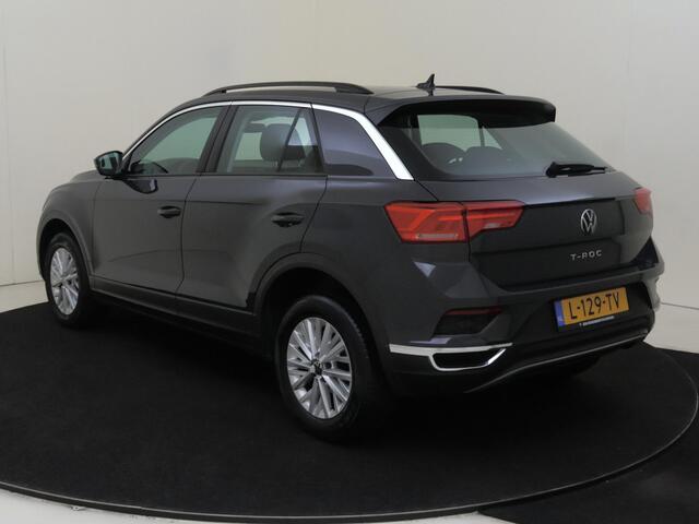 Volkswagen T-Roc 1.5 TSI Style Business | Achteruitrijcamera | Navigatie | Adaptieve cruise control | Draadloze telefoonlader | Airco | CarPlay | Parkeersensoren |