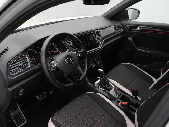 Volkswagen T-Roc 1.5 TSI 150 pk DSG Sport | Trekhaak | Stoelverwarming | Parkeersensoren voor/achter | Elektr. achterklep