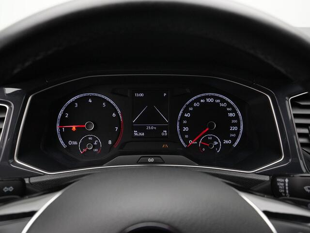 Volkswagen T-Roc 1.5 TSI 150 pk DSG Sport | Trekhaak | Stoelverwarming | Parkeersensoren voor/achter | Elektr. achterklep