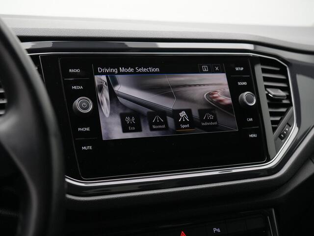 Volkswagen T-Roc 1.5 TSI 150 pk DSG Sport | Trekhaak | Stoelverwarming | Parkeersensoren voor/achter | Elektr. achterklep
