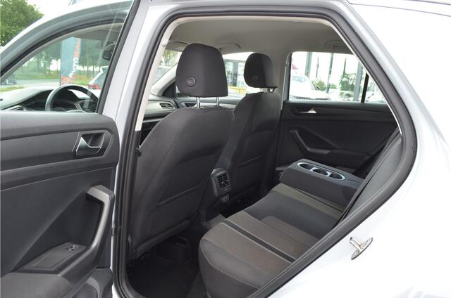 Volkswagen T-Roc 1.5 TSI Business Carplay | Adaptive Cruise | a.Camera | Trekhaak | Climate | Navi | Elektr achterklep | Metallic lak