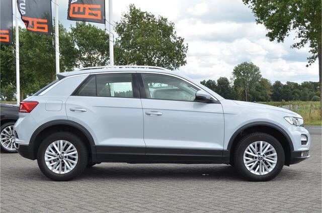 Volkswagen T-Roc 1.5 TSI Business Carplay | Adaptive Cruise | a.Camera | Trekhaak | Climate | Navi | Elektr achterklep | Metallic lak