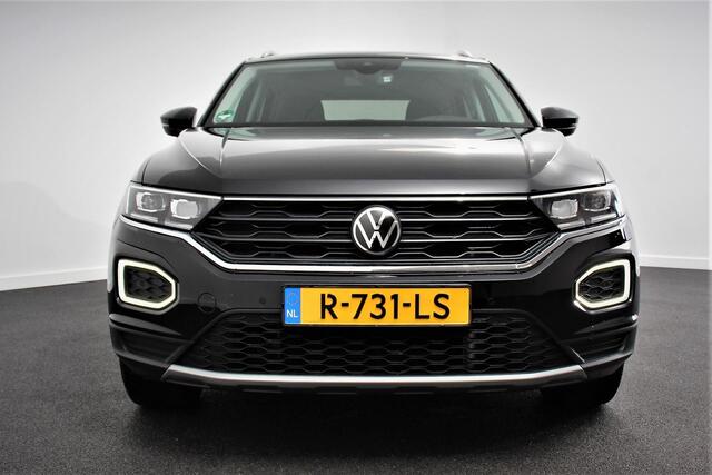 Volkswagen T-Roc 1.5 TSI Active | Navigatie | App Connect | Climate Control | Cruise control Adaptive | PDC VA | App | Winter Pack