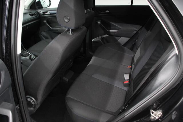 Volkswagen T-Roc 1.5 TSI Active | Navigatie | App Connect | Climate Control | Cruise control Adaptive | PDC VA | App | Winter Pack