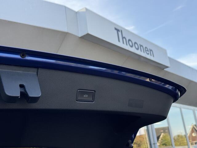 Volkswagen T-Roc 1.5 TSI R-Line | Keyless | Camera | Black Style