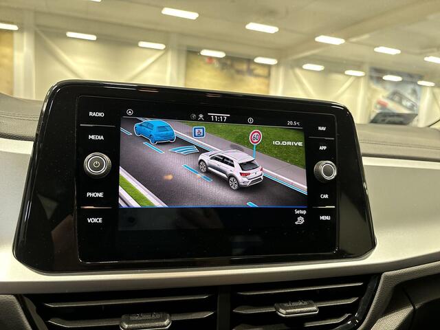 Volkswagen T-Roc 1.5 TSI 150pk DSG Life Edition · Apple/Android Car Play · Camera · Keyless · Navigatie · P-Sensoren · Park Assist · 17'' Inch · Garantie t/m Februari 2027