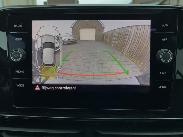 Volkswagen T-Roc 1.5 TSI 150pk DSG 3x R-Line BlackStyle Nieuw Model Panoramadak VirtualCockpit ACC Sportstoelen IQ-Light Ambientlight Keyless Camera 19" Pdc