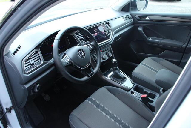 Volkswagen T-Roc 1.5 TSI Sport, VIRTUAL COCKPIT WINTERPAKKET, ACHTERUITRIJCAMERA, PARKEERSENSOREN, NAVI, TREKHAAK