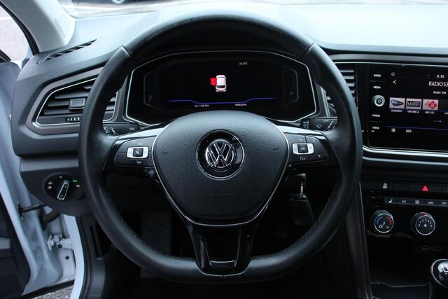 Volkswagen T-Roc 1.5 TSI Sport, VIRTUAL COCKPIT WINTERPAKKET, ACHTERUITRIJCAMERA, PARKEERSENSOREN, NAVI, TREKHAAK