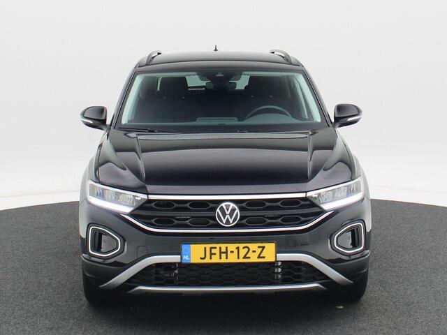 Volkswagen T-Roc 1.5 TSi 150 Pk Automaat Life Edition | Carplay | Camera | Adaptive Cruise | Parkeersensoren | Stoel Verwarming | Navigatiesysteem | 17 Inch | 10.421 Km!