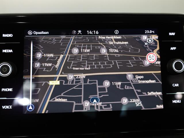 Volkswagen T-Roc 1.5 TSI Life Edition 150 PK DSG | Navigatie | Parkeercamera | Keyless entry |