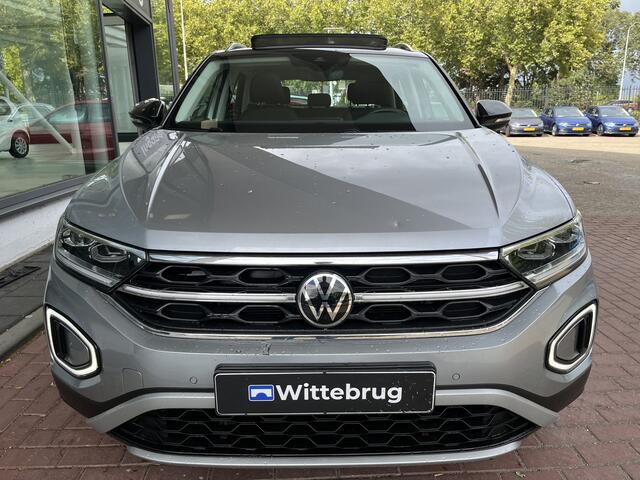 Volkswagen T-Roc 1.5 TSI Style / Panorama dak / Cockpit Pro / IQ light / Stoel verwarming / Camera