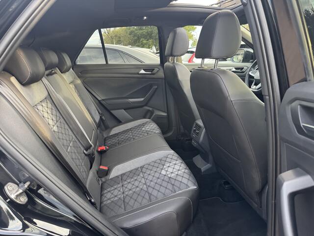 Volkswagen T-Roc 1.5 TSI R-Line Business / Panoramadak / Camera / Navigatie / Blackpack / 19'' / DAB / Stoelverwarming / ACC