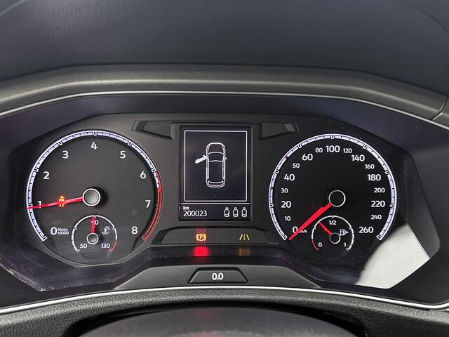 Volkswagen T-Roc 1.0 TSI Style / Navi / Adap-cruise / Trekhaak / Roofrail / Lmv 16" / Multimedia / Apk 02-2026