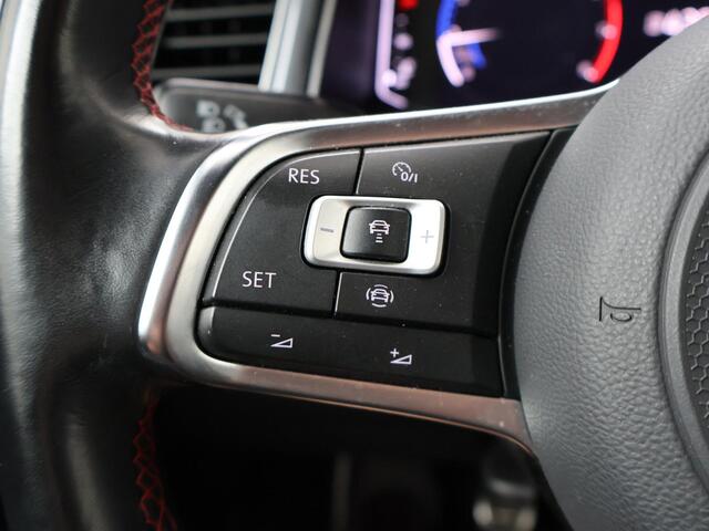 Volkswagen T-Roc 1.5 TSI Sport Business R | 150 PK | Navigatiesysteem | Climate control | Elek. achterklep | R-Line |