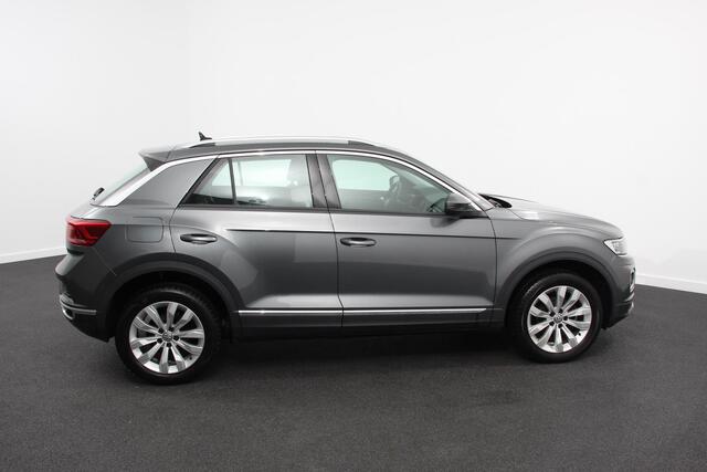 Volkswagen T-Roc 1.5 TSI 150pk DSG Sport Team Navigatie Apple Carplay/Android Auto Camera Electrische achterklep Climate Control Led Lichtmetalen Velgen