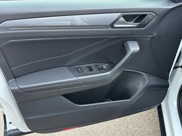 Volkswagen T-Roc 1.5 TSI 150pk DSG Style | Trekhaak | Navi | IQ light | Adapt. Cruise | Rijklaar incl. garantie