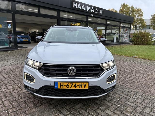 Volkswagen T-Roc 1.5 TSI Sport | Climate control | Navigatie | Parkpilot | Afneembare Trekhaak | Elektrisch Pakket | 18"LM-Velgen