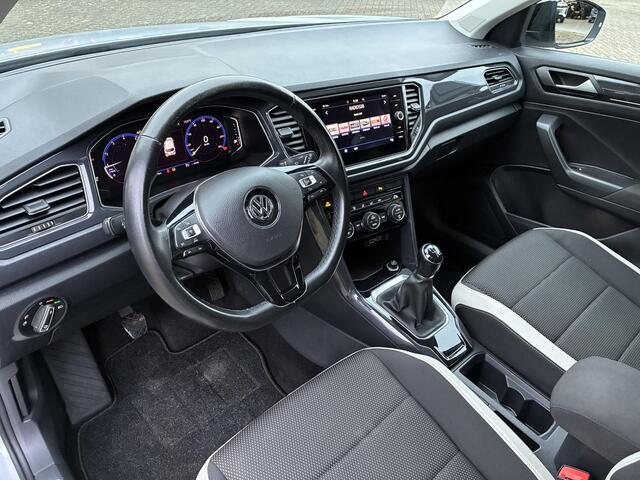 Volkswagen T-Roc 1.5 TSI Sport | Climate control | Navigatie | Parkpilot | Afneembare Trekhaak | Elektrisch Pakket | 18"LM-Velgen