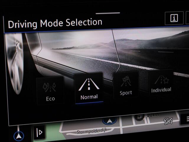 Volkswagen T-Roc 1.5TSI/150PK R-Line DSG · Apple/Android Car Play · Camera · Trekhaak · Navigatie · Massagefunctie · Stoelverwarming · Garantie tot februari 2027