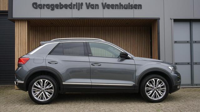 Volkswagen T-Roc 1.5 TSI 150pk DSG United Virtual Cockpit Trekhaak LED 18inch LM Adaptive Cruise *Zeer Nette T-Roc* 53698km!