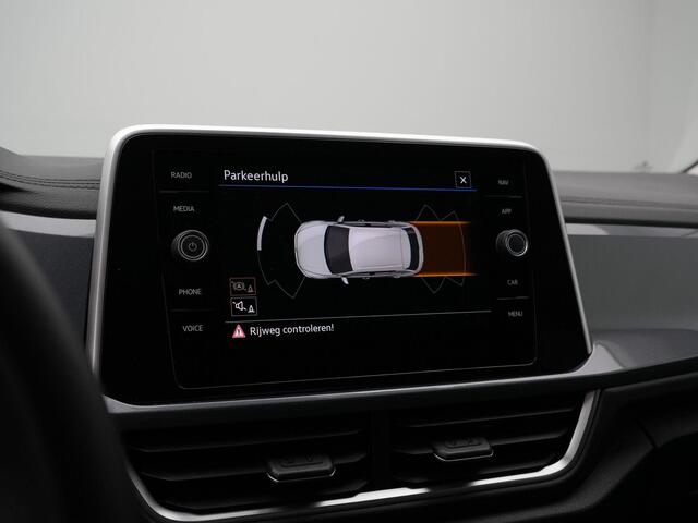 Volkswagen T-Roc 1.5 TSI 150 pk DSG Style | Trekhaak | Navigatie | Stoelverwarming | Parkeersensoren voor/achter