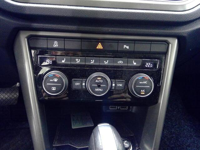 Volkswagen T-Roc 1.5 TSI 150pk DSG Automaat Style Navi Camera Trekhaak 1e Eigenaar Dealeronderhouden