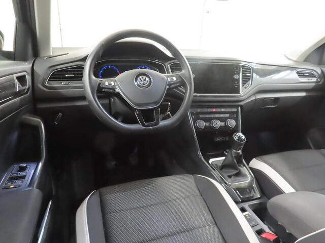 Volkswagen T-Roc 1.5 TSI 150pk Style Half Leer Navi Digi Dash Parkeersensoren Privacy Glass Dealeronderhouden