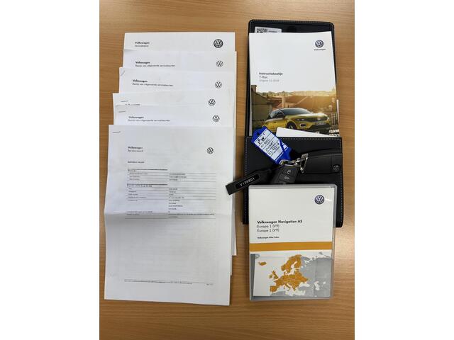 Volkswagen T-Roc 1.5 TSI 150pk Style Half Leer Navi Digi Dash Parkeersensoren Privacy Glass Dealeronderhouden