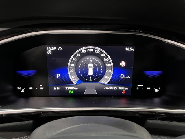 Volkswagen T-Roc 1.5 TSI R-Line / AUTOMAAT/ FABRIEKSGARANTIE T/M 2-2027/ TREKHAAK AFNEEMBAAR/ ADAPT. CRUISE/ MATRIX/ NAVI/ APP-CONNECT/ RIJ-MODI/ STOEL VERWARM./ PARK. SENSOREN + CAMERA