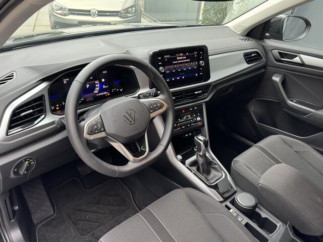 Volkswagen T-Roc 1.5 TSI 150pk DSG Life Edition Navigatie Winterpakket ACC Keyless Camera