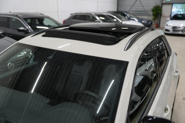 Volkswagen T-Roc 1.5 TSI R-Line * Pano - Trekhaak - IQ Light - Camera - ACC - Beats *