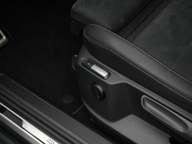 Volkswagen T-Roc 1.5 TSI 150 pk DSG R-Line Edition | Trekhaak | Achteruitrijcamera | Stoelverwarming | Navigatie | Sportonderstel | Park Assist | 17 inch