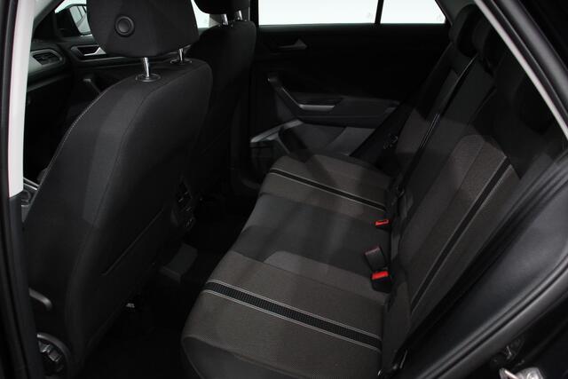 Volkswagen T-Roc 1.5 TSI 150pk DSG Style Team Navigatie Climate Control DAB Adaptive Cruise control Elektrisch bedienbare achterklep