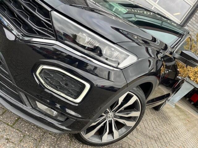 Volkswagen T-Roc 1.5 TSI AUT. SPORT R-LINE BEATS - VIRTU - PANO. DAK - TREKH.