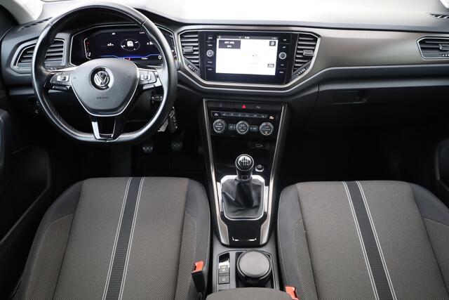 Volkswagen T-Roc 1.0 TSI Style 85KW/115PK, Navigatie, Activ info display, Chrome dakrail, clima, led achterlichten, winterpakket, stoelverwarming, 17" lmv