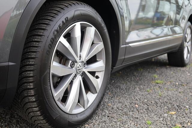 Volkswagen T-Roc 1.0 TSI Style 85KW/115PK, Navigatie, Activ info display, Chrome dakrail, clima, led achterlichten, winterpakket, stoelverwarming, 17" lmv