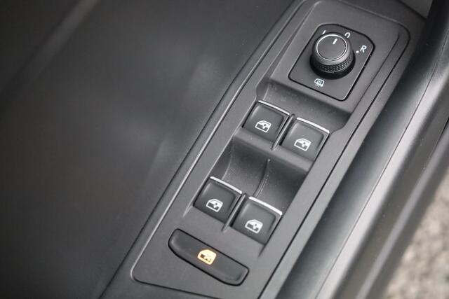 Volkswagen T-Roc 1.0 TSI Style 85KW/115PK, Navigatie, Activ info display, Chrome dakrail, clima, led achterlichten, winterpakket, stoelverwarming, 17" lmv