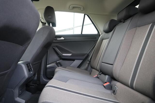 Volkswagen T-Roc 1.0 TSI Style 85KW/115PK, Navigatie, Activ info display, Chrome dakrail, clima, led achterlichten, winterpakket, stoelverwarming, 17" lmv