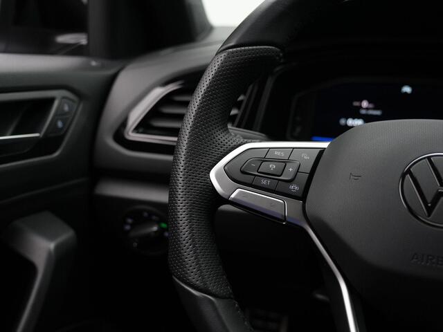 Volkswagen T-Roc 1.5 TSI 150 pk DSG R-Line | Panoramadak | IQ Light | Carplay | Parkeersensoren voor/achter | Adaptive Cruise