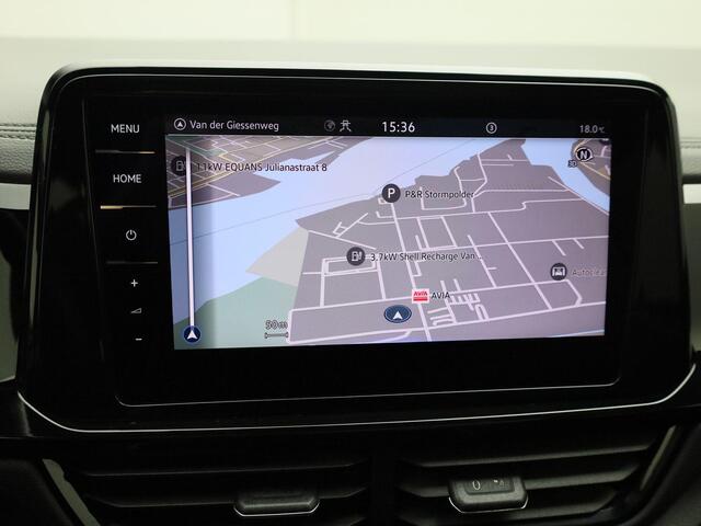 Volkswagen T-Roc 1.5TSI/150PK R-Line Blackstyle DSG · Panoramadak · Camera · Keyless · Stoelverwarming · Apple/Android Car Play · Garantie t/m 02-08-2027 of 100.000km