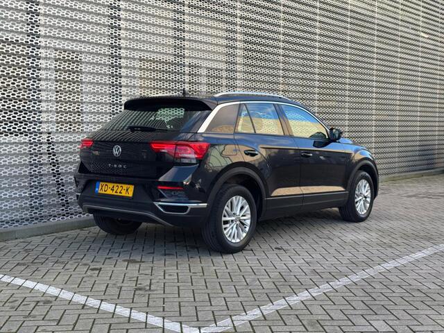 Volkswagen T-Roc 1.0 TSI Style / Digitale Cockpit / Alarmsysteem / LED / Parkeersensoren V+A / Navigatie /