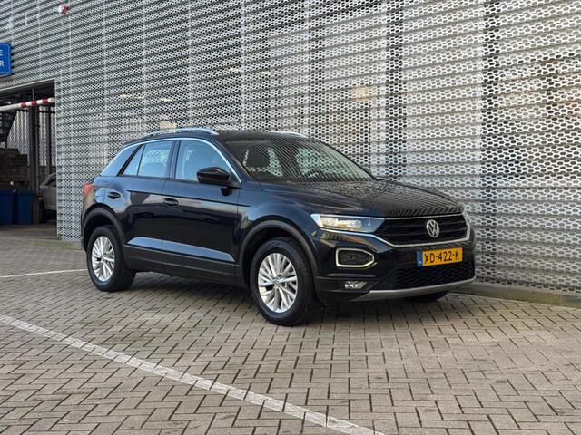 Volkswagen T-Roc 1.0 TSI Style / Digitale Cockpit / Alarmsysteem / LED / Parkeersensoren V+A / Navigatie /