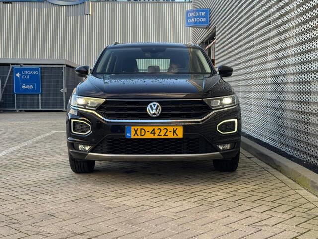 Volkswagen T-Roc 1.0 TSI Style / Digitale Cockpit / Alarmsysteem / LED / Parkeersensoren V+A / Navigatie /
