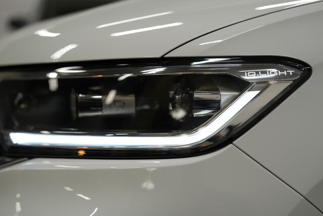 Volkswagen T-Roc 1.5 TSI R-Line * IQ Light - Camera - Keyless - 19" - ACC *