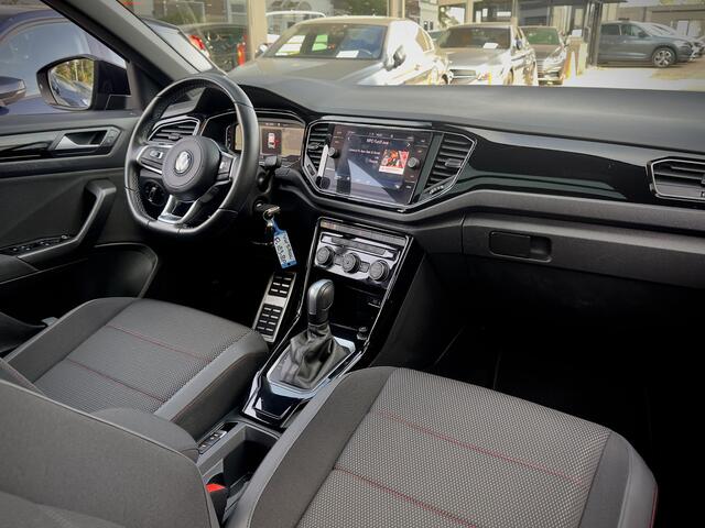 Volkswagen T-Roc 1.5 TSI ACTIE! BETAAL NU 15950 50/50 DEAL 2JR RENTEVRIJ FINANCIEREN