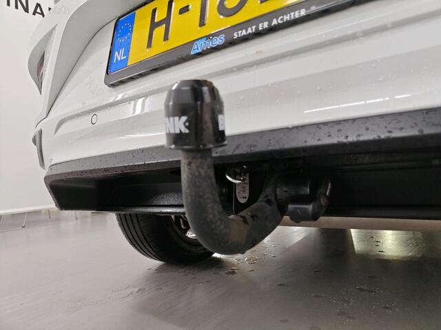 Volkswagen T-Roc 1.5 TSI Sport / Digitaal dashboard / Navigatie / 2x R-line / Afneembare trekhaak / Parkeersensoren V+A /